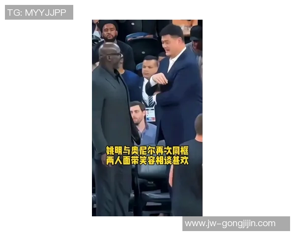 在异国街头老外惊喜偶遇姚明引发热烈讨论与欢笑