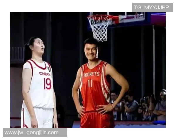 姚明父亲出门后的故事揭示了家庭与运动员成长之间的深厚联系 姚明父亲出门后的故事揭示了家庭与运动员成长之间的深厚联系