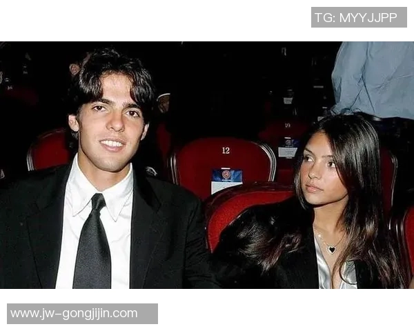 足球明星球员的女友们:她们背后的故事与生活揭秘 足球明星球员的女友们:她们背后的故事与生活揭秘