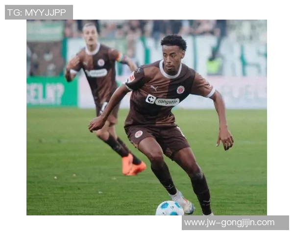 德国足球明星排名揭晓他们的成就与影响力分析 德国足球明星排名揭晓他们的成就与影响力分析