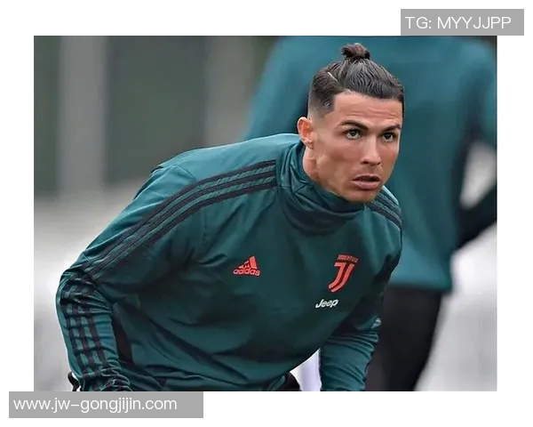 男士足球明星扎辫子发型的时尚魅力与个性表达探讨 男士足球明星扎辫子发型的时尚魅力与个性表达探讨